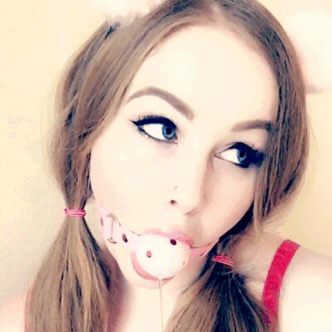 ruinsluts:  Drooly toy. Just what I like