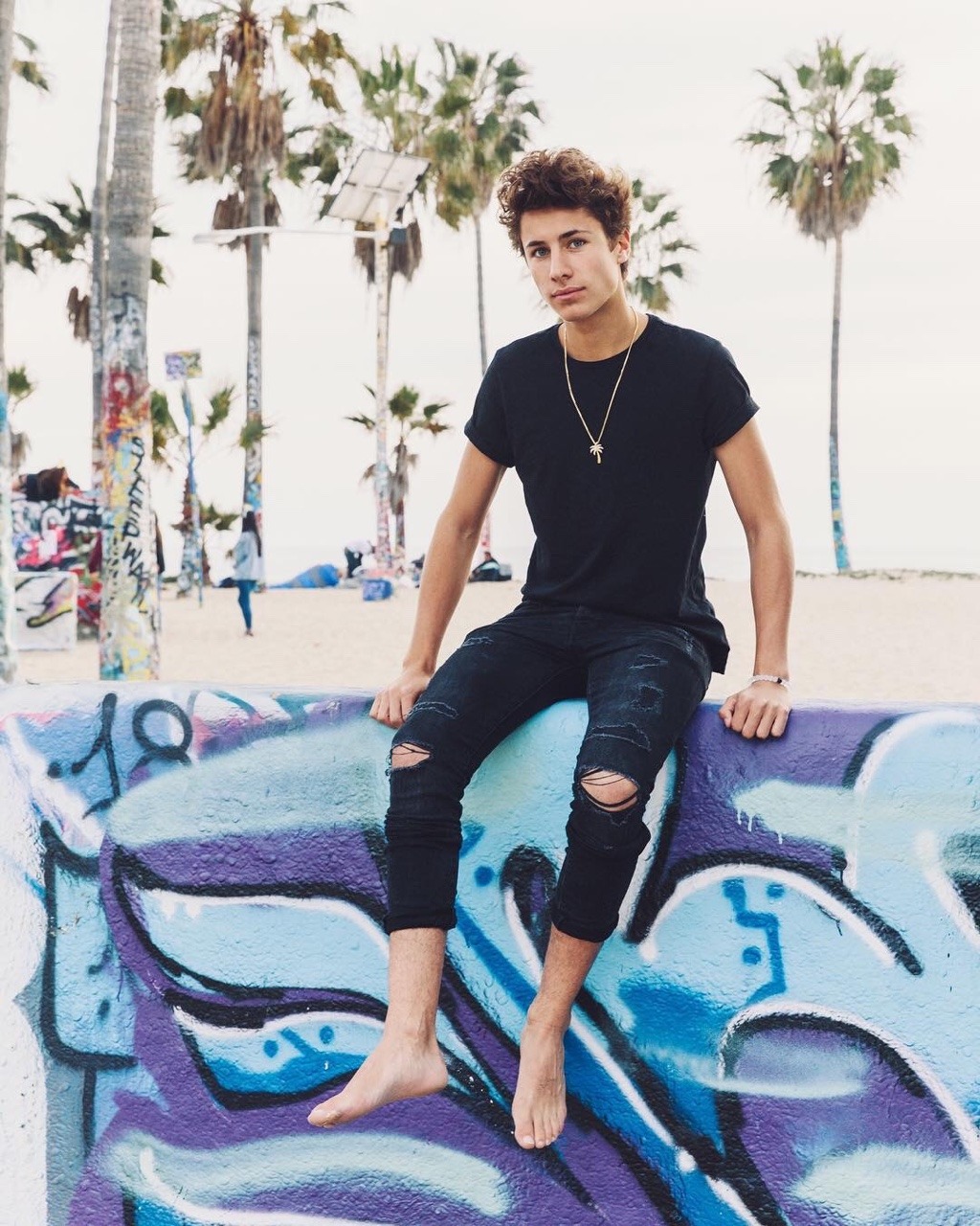 showmeyourfeet:  El Juanpa Zurita barefoot🦶🏻