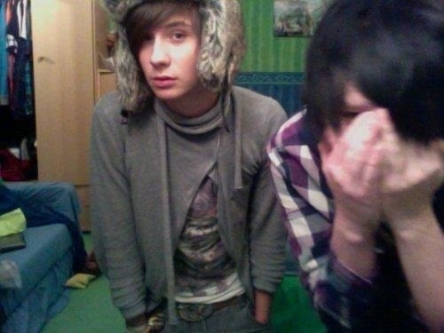 thoughtlesssophia:phxn-and-dxl:[ fetus dan ]i love how all the poses have him doing like a sensual f