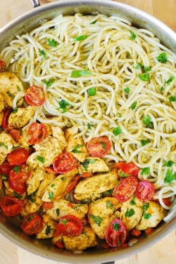 foodffs:  Pesto Chicken with Parmesan Noodles