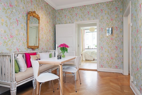 Love the wallpaper in this Swedish apartment