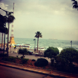 beiruttola:  Cloudy days by the beach.