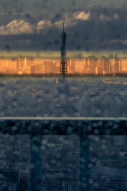 visualechoess:  Eiffel stripe - © Coolbiere.