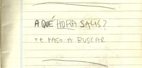 sinfonia-literaria:  tu-eres-diferente:  lunares-y-flores:  sinlain:  0-1101:  cherryxheroin:  deliriopeligroso:  y te llevo a dar una vuelta.  y te llevo a tomar una birra a la plaza  Y te llevo a fumar  Mientras te digo lo linda que estás  Y lo mucho