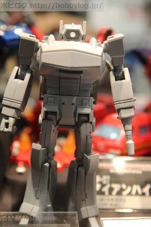 aeonmagnus:  Transformers Masterpiece Shockwave and Hot Rod revealed. 