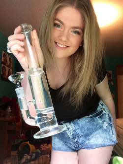 sleepytoker:  Me and my bong 💎