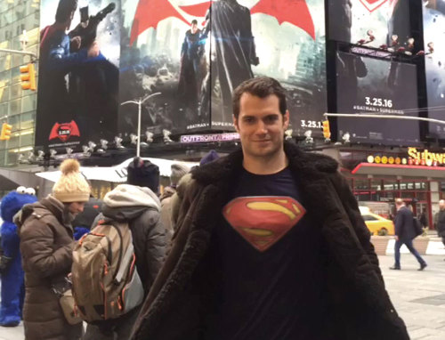 Henry Cavill Sure Is Putting On a Brave Face After Nobody Recognized Him in  Times Square