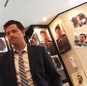 castiels-tight-grip: Well Misha would know what the inside of Jensen’s trailer looks like.(x)