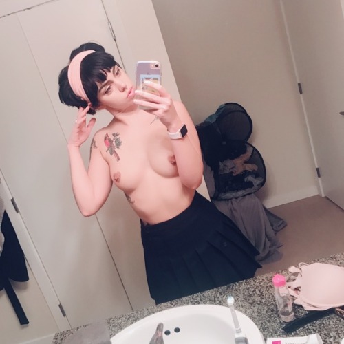 araxielangley:  This skirt is my fav