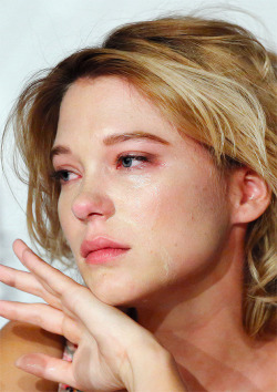 luciferetlucia: Lea Seydoux crying during the press conference for Blue is the Warmest Colour in Cannes:(