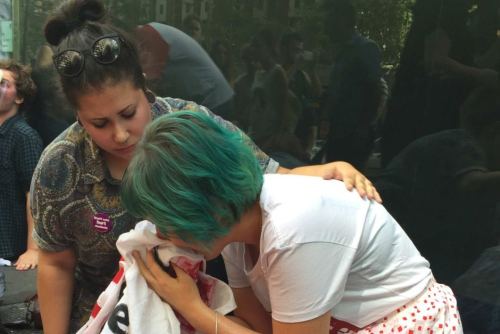 mamas-kumquat:Students pepper sprayed by police at Christopher Pyne protest in Sydney CBDPolice spra