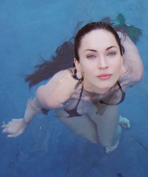 fitnessgirljunkie:  Megan Fox, she’s so gorgeous. No matter the look, she always is breathtaking. 