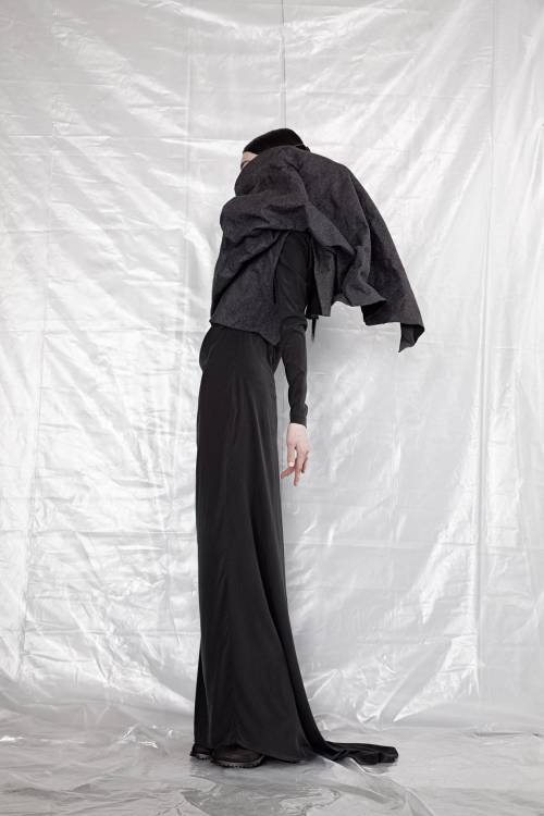 ninjashyme:A.F.Vandevorst Fall 2015 RTWhttps://www.vogue.com/fashion-shows/fall-2015-ready-to-wear/a