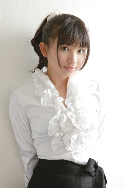 unknown999: (via 春日彩香 可愛いルックスで抜群なグラビア表現力 | GirlsNews)