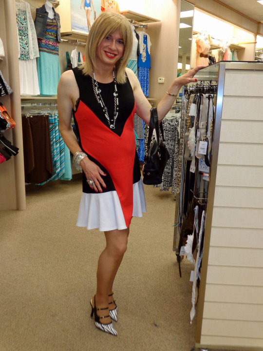 lovecourts:  A tirade of terrific trannies for your viewing pleasure. If you think