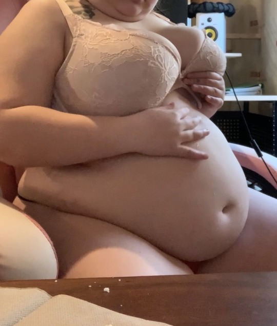 thiccchick:oh hi! i just absolutely stuffed myself, and i feel like i say this all the time now, but i can’t believe how faaaat im gettingcheck out the full, two part vid on my OF, link in my bio :) 