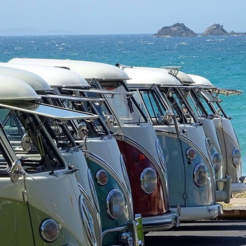 Kombi time Byron Bay&hellip; @byronkombilimo ・・・ Lineup of love ❤ #byronbay #visitbyron