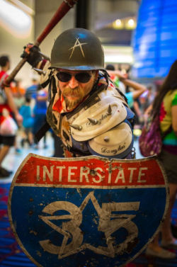 assvssin:   Post-apocalyptic Captain America.  this is way too cool 