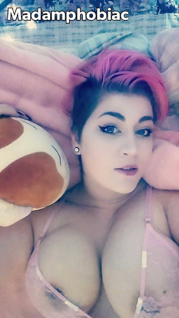 onyxsoulptv:  madamphobiac:  I really love this pink outfit and these piercings 💕💕