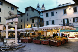 ysvoice:  | ♕ |  Piazza della Sala in