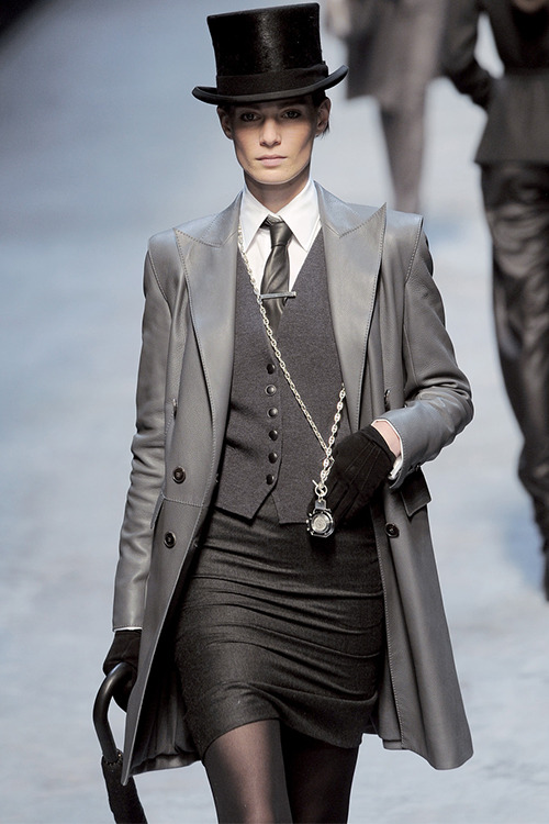 sirensongfashion:  Iris Strubegger at Hermès - Paris Fashion Week Fall 2010 