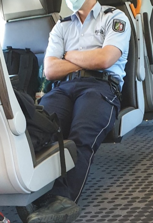 Look At That Bulge
