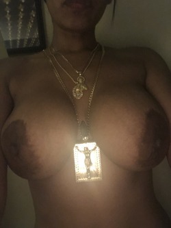 omgtitties:  Pretty tittie challenge 😈😈😈