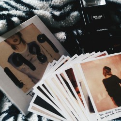 12-1989:  You took a Polaroid of us (…)