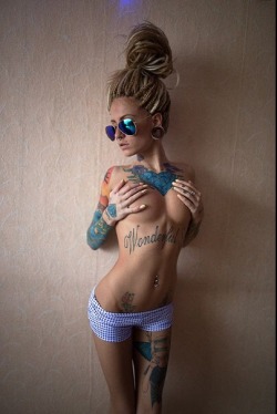 sexyinkedchicks:  http://bloggingdrunk.com/sexytattoos