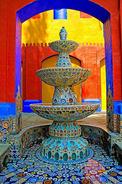 Colorful fountain at Ex-Hacienda de Chautla in Puebla, Mexico (by Gerardo Becerril).