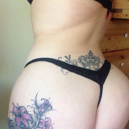 thicksnoww:  And then there’s booty adult photos