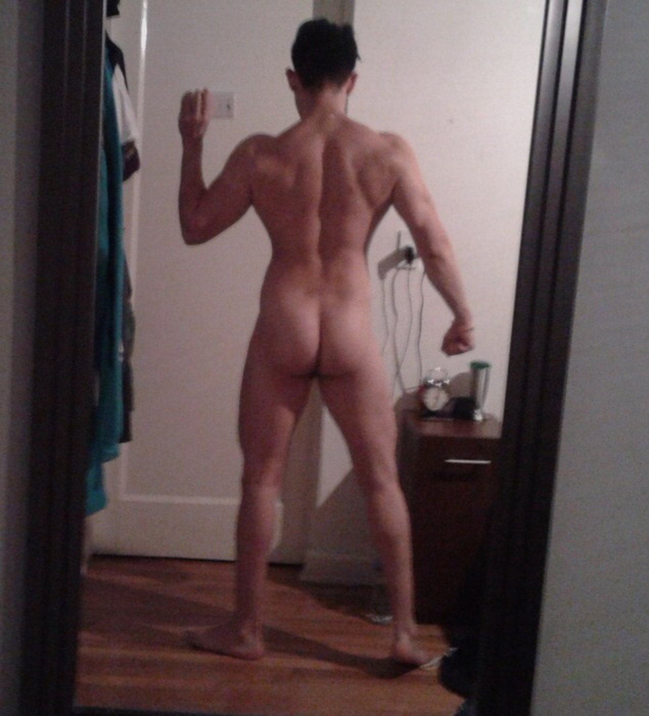 el-closet-tj:  Un wey del DF, con una vergota!