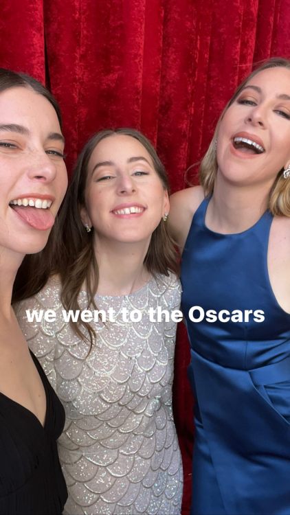 HAIM at the 94th Annual Academy Awards, March 27th 2022 (via alanahaim, estehaim, daniellehaim and h