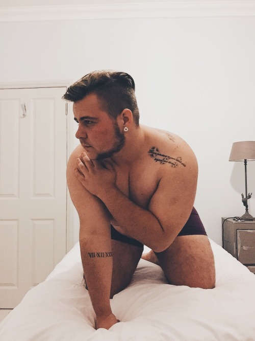 sympatheticsoundwaves:  My room in London was way too perfect for nudes and I could not let the opportunity pass.