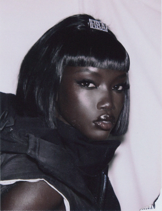 sedmikrsky:anok yai for hood by air