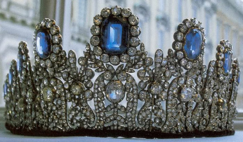 gracefilm:GraceFilm’s favorite tiarasThe Fleur de Lys Tiara (Spain)The Leuchtenberg Sapph