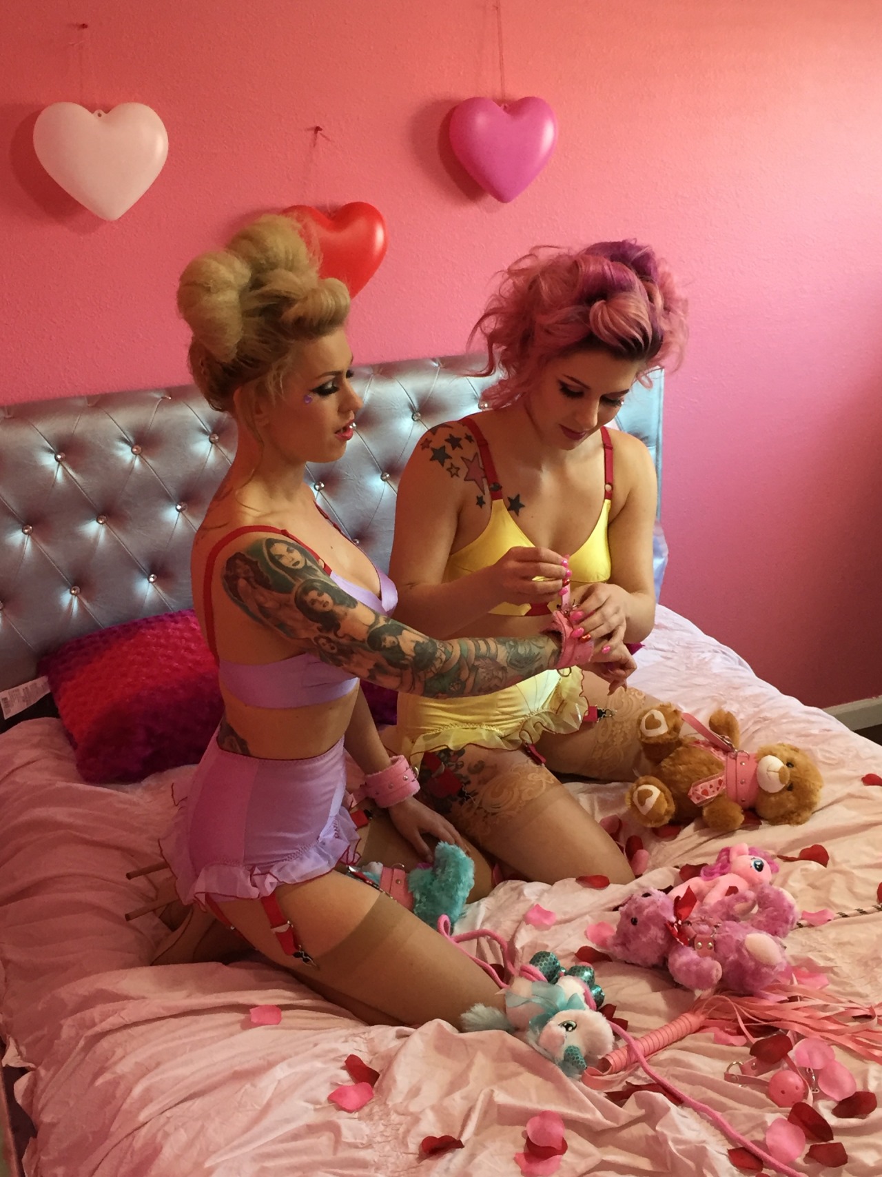 annaleebelle:  Awesome shoot with LouLou D'Vil and @radiant-inc yesterday!   Makeup: