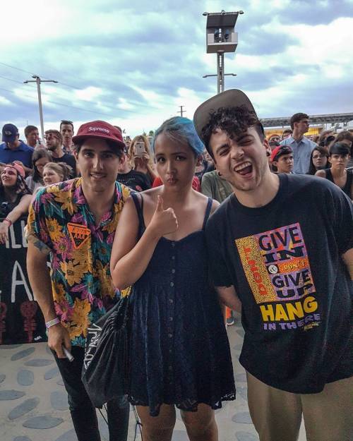 fedbyparamore:  New photo of Taylor and Zac with a fan in Nashville, TN! [IG: memoriesovermoney]