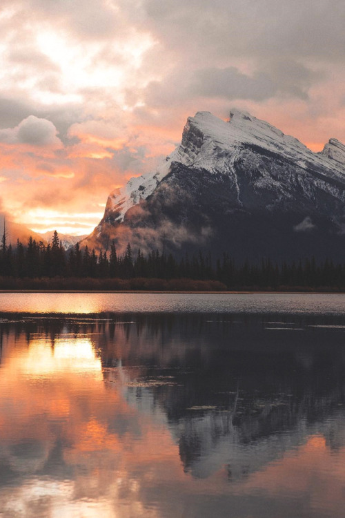 lsleofskye:From an unforgettable sunrise at Vermillion Lakes, AB | alliemtaylor