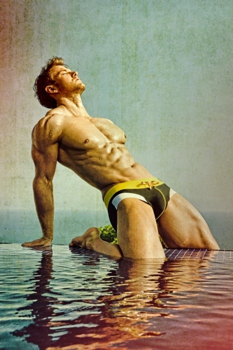 ml49:  completelyfine:  Tasty treat! completelyfine.tumblr.com  (via TumbleOn ) 