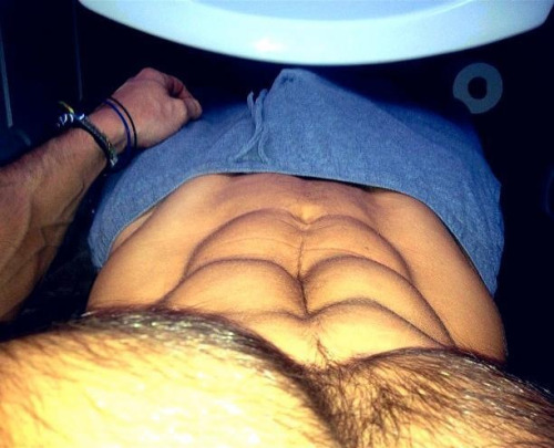 lovmesomedik:  http://lovmesomedik.tumblr.com/