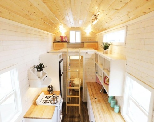 Porn dreamhousetogo:  An Artist’s Tiny House photos