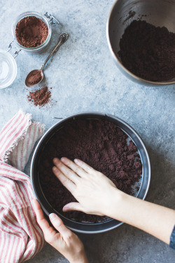 sweetoothgirl:    chocolate crusted cheesecake with earl grey poached pears &amp; pomegranate {gluten-free}  