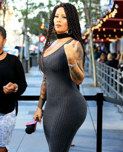 soph-okonedo:  Amber Rose seen out in Los