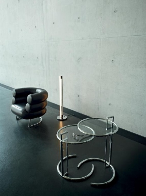 Eileen Gray and her design classics: Lounge chair Bibendum with TubeLight E1027 and adjustable table