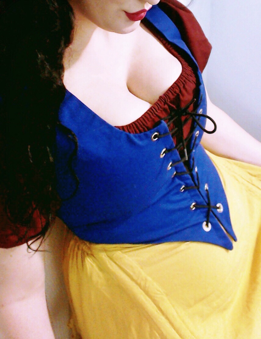 adeadlydame:  Some of my medieval looks from the past year or so ☺️