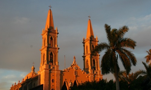 twinkmorrison:  mexico aesthetic “mexicanos, al grito de guerra,el acero aprestad y el bridón,y retiemble en sus centros la tierra,al sonoro rugir de el cañón,y retiemble en sus centros la tierra,al sonoro rugir de el cañón!” 