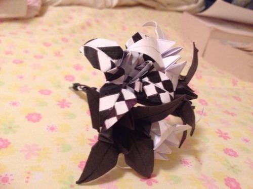motleybee: My friend, origami extraordinaire, made a motley posy like Lord Golden’s from Golde