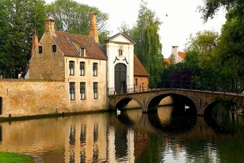 Bridge to The Beguinage, Bruges.&gt; Photo by Photoguide-Bruges.