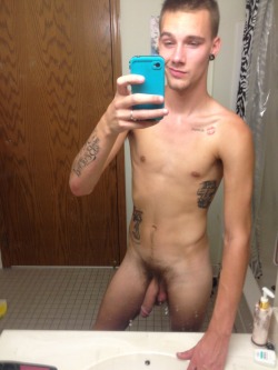 amateur-porn-filmer:  such a cutie! you know he is a douchebag lol you can see it in his face !!! but none the less enjoy :)